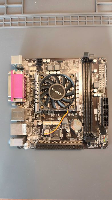 Материнская плата Gigabyte GA-E6010N