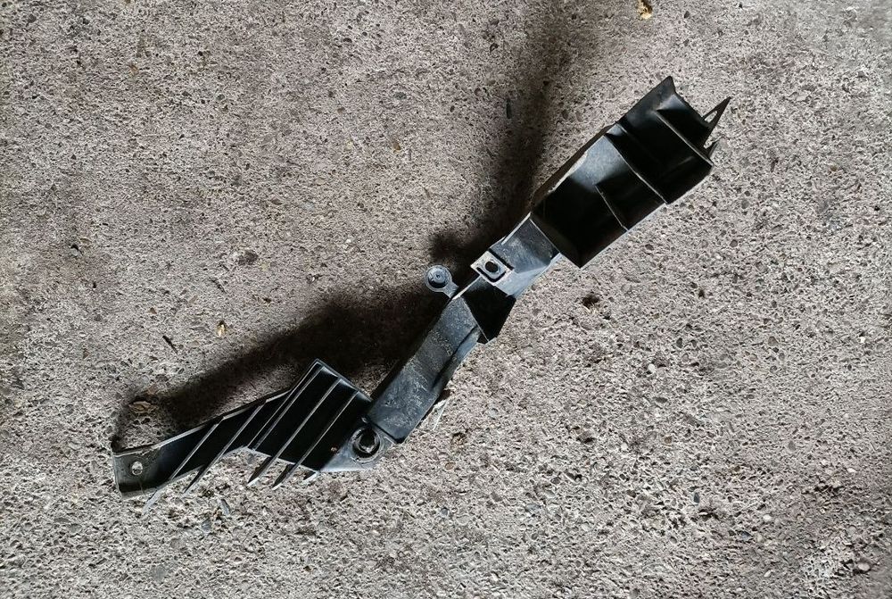 Suport interior la bară spate stânga golf4,posibilitate expediere cole