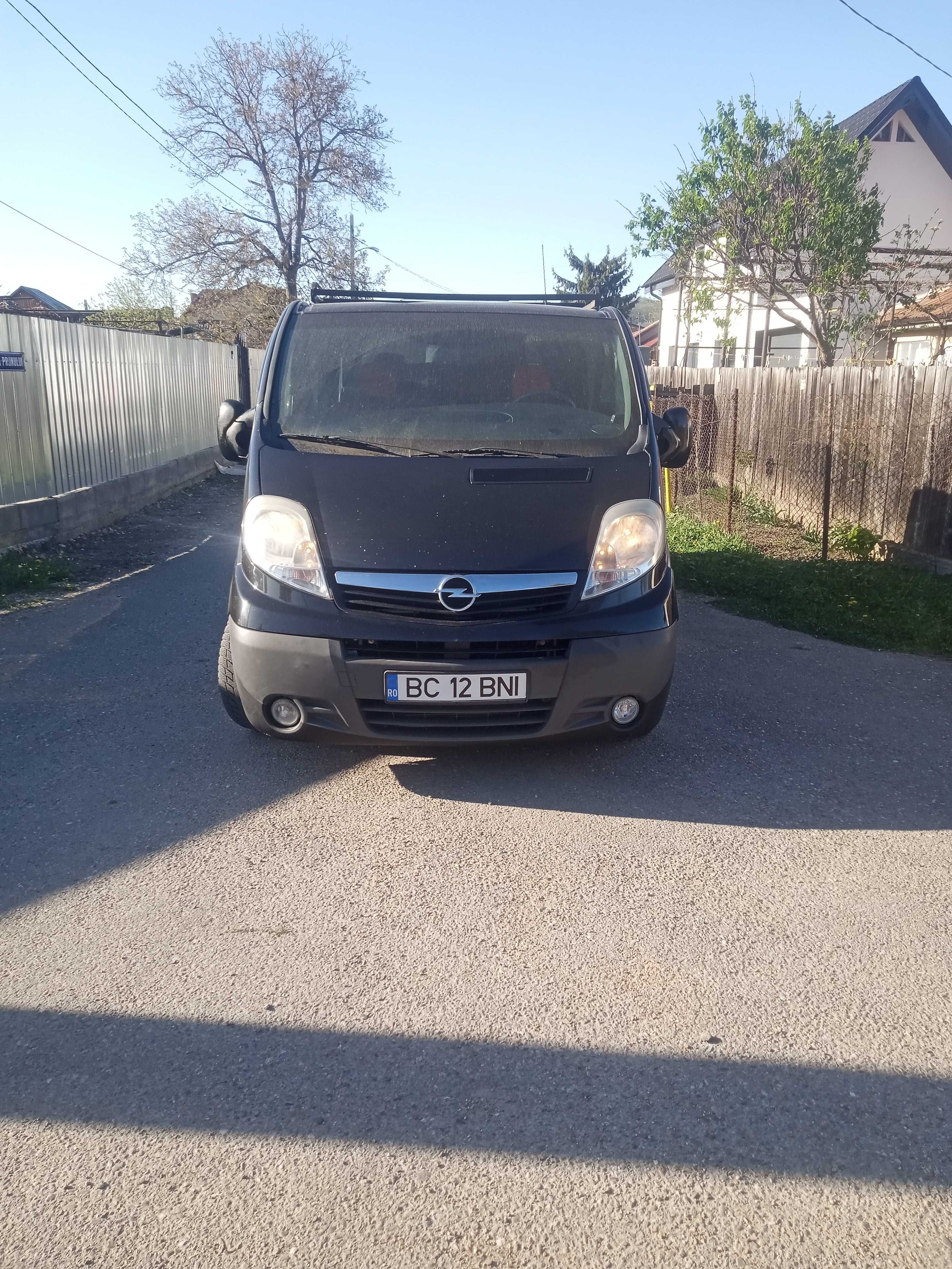 Opel vivaro 5locuri +marfa