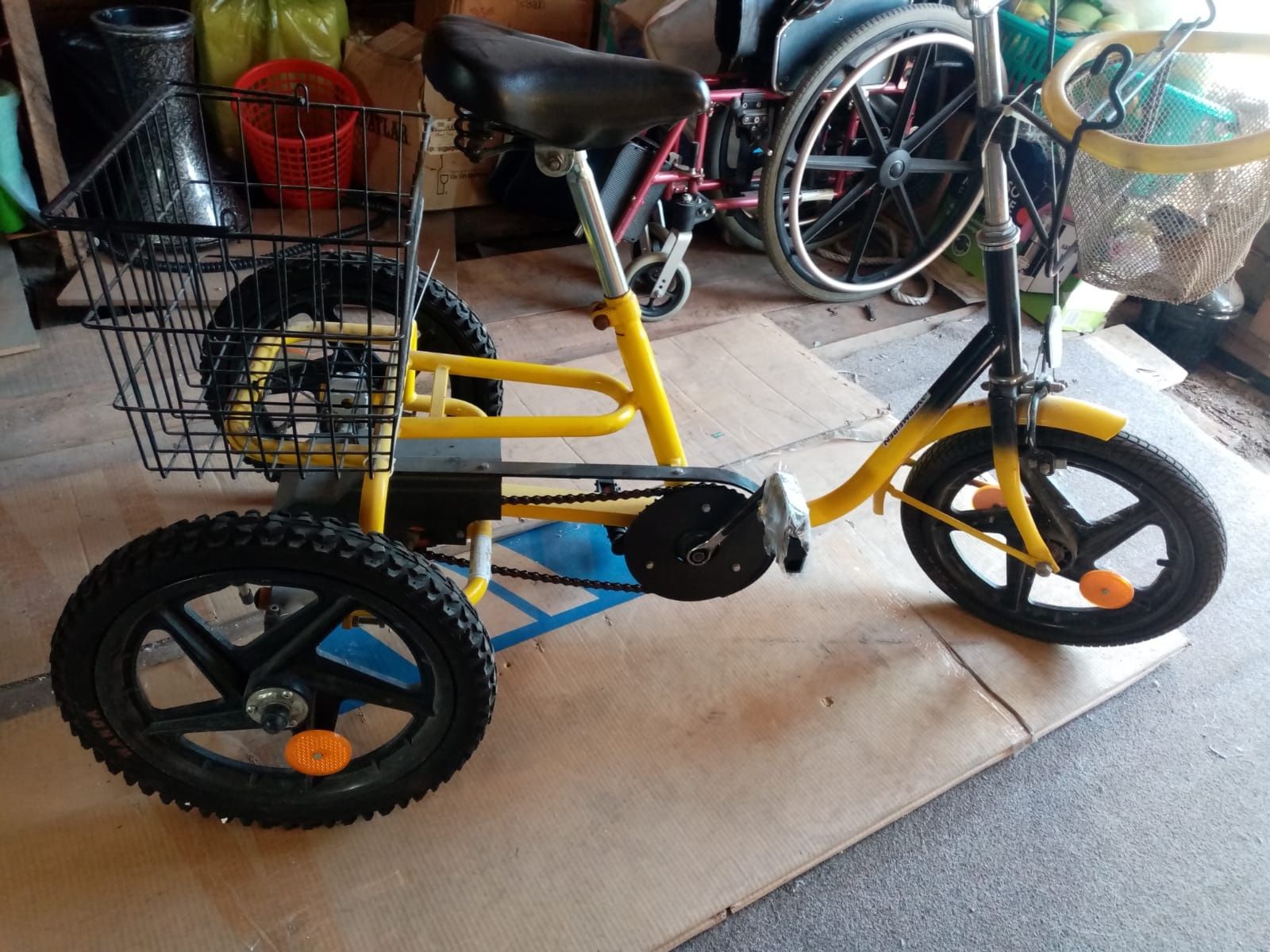 Tricicleta copii cu dizabilitati