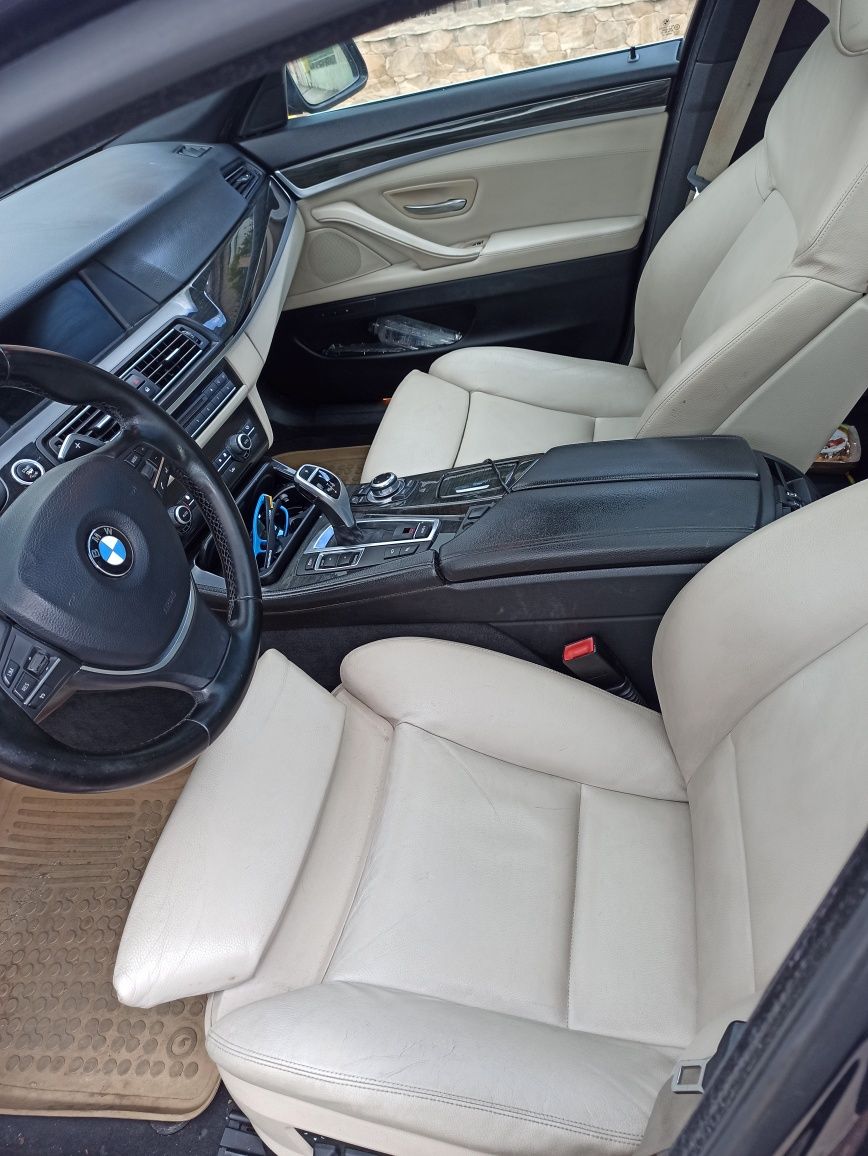 Vand BMW seria 5 F11 M pachet /schimb cu auto 7 locuri