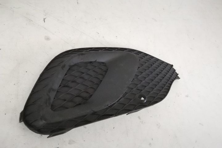 Grila Proiector Laterala Dreapta Originala Cu Senzor In Stare Buna Mer