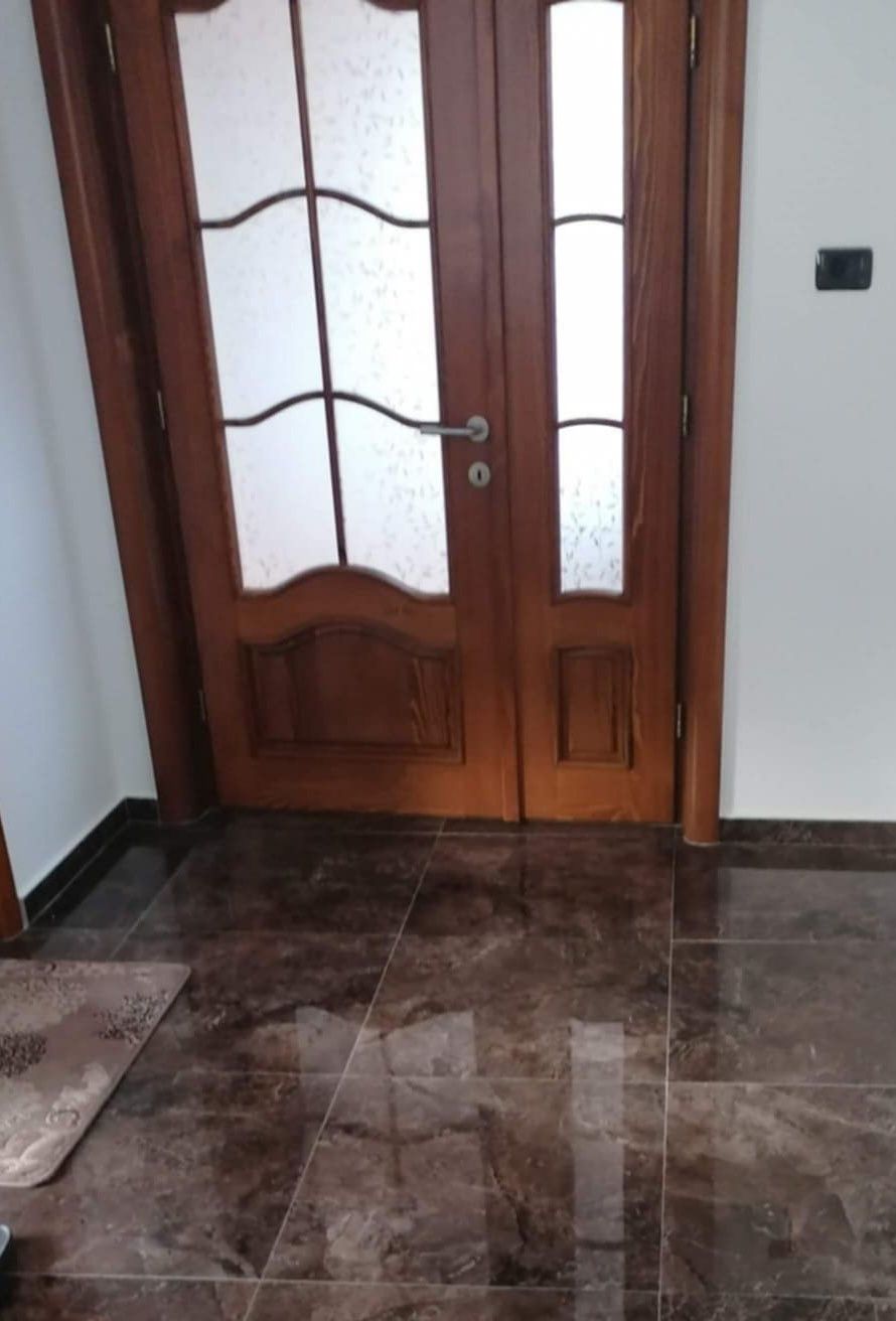 Ușa dublă din lemn masiv (brad)