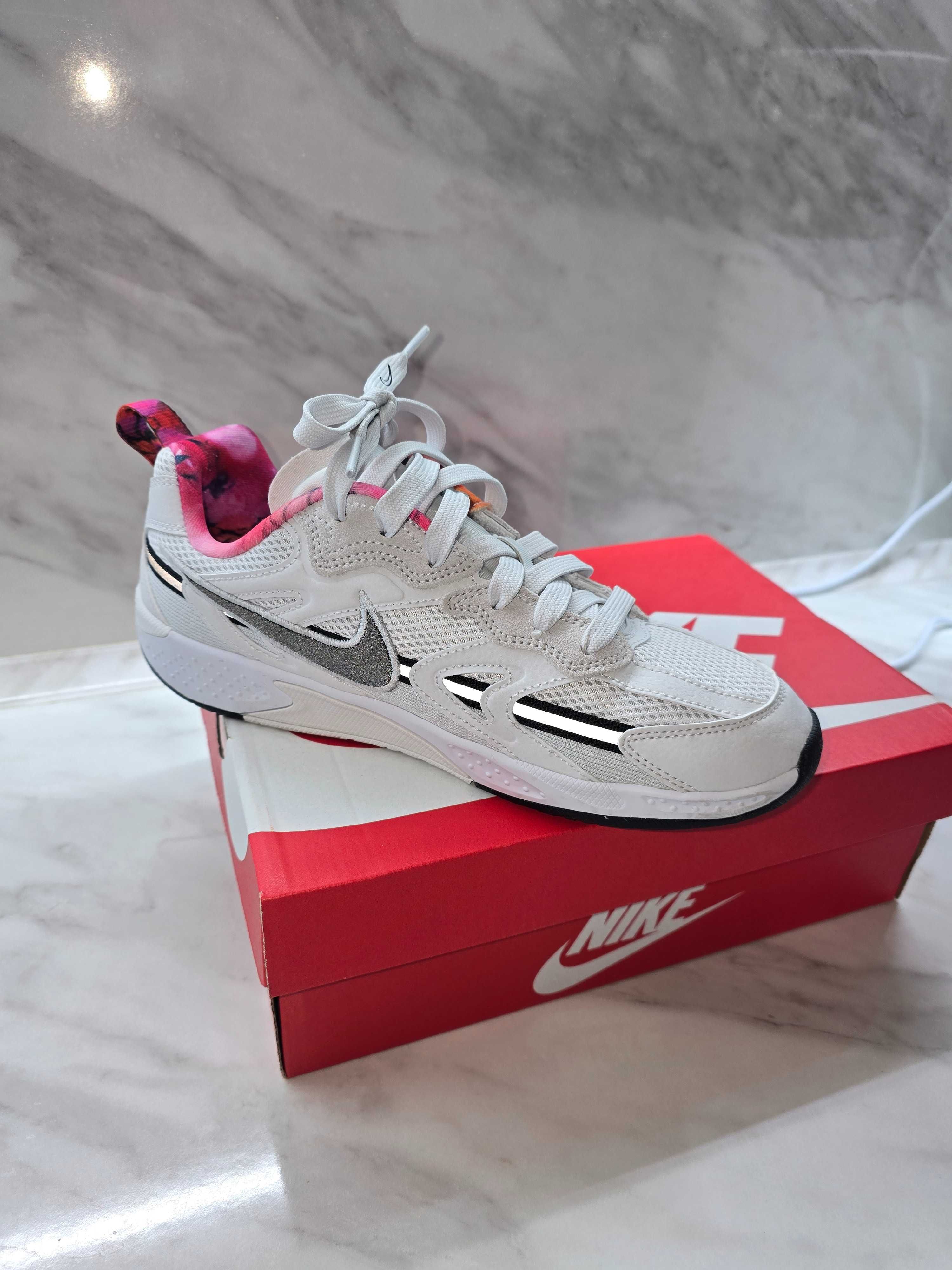 Nike JAM x Futura
"Olympic" FZ8966-100