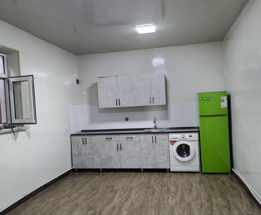 Продается кухонный гарнитур вместе с варочной панелью