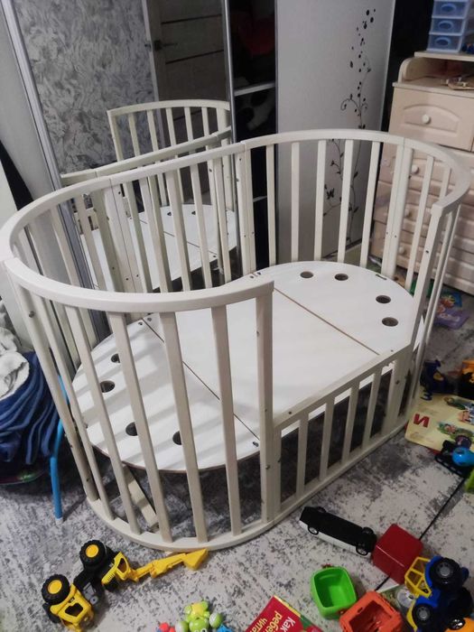 Манеж кроватка детская с маятником для возраста 0+