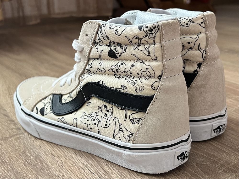 Vans Disney 101 Dalmatians.. unisex