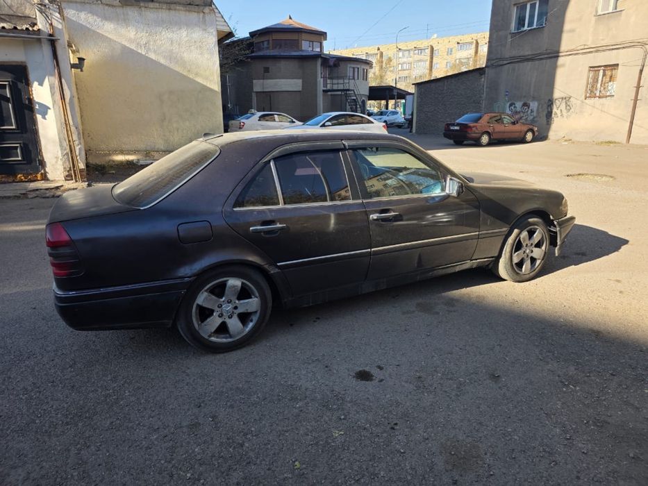 Mercedes-Benz Mercedes-Benz
