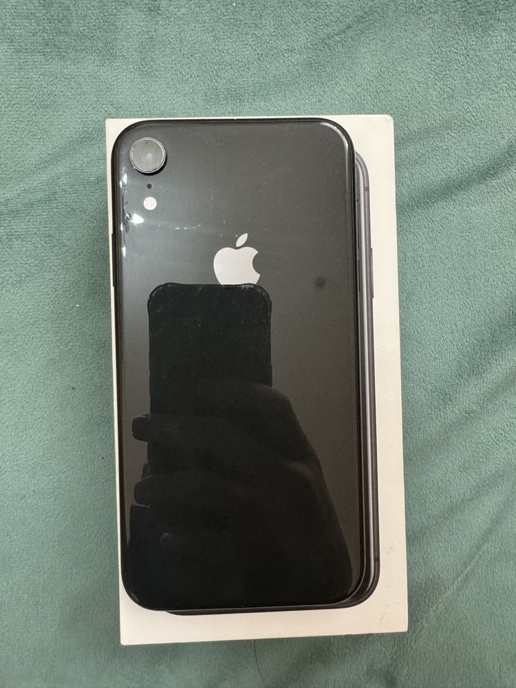 Продам iPhone XR