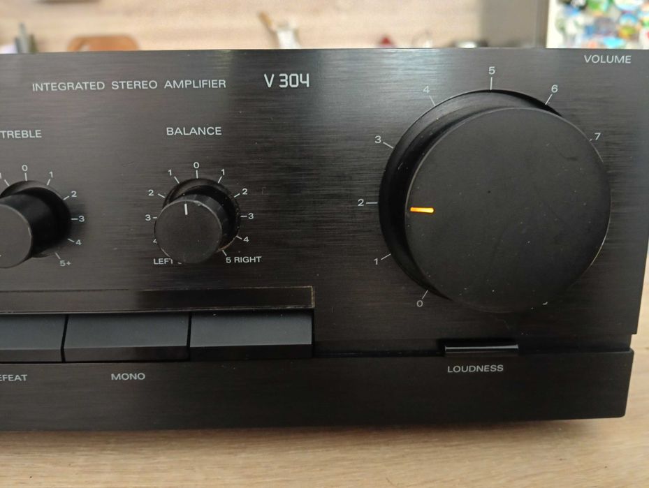 Усилвател Grundig V304 2x75W с дистанционно