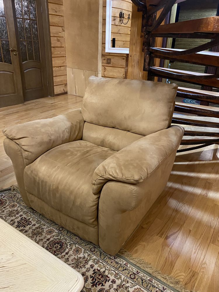 Продам итальянский диван и два кресла