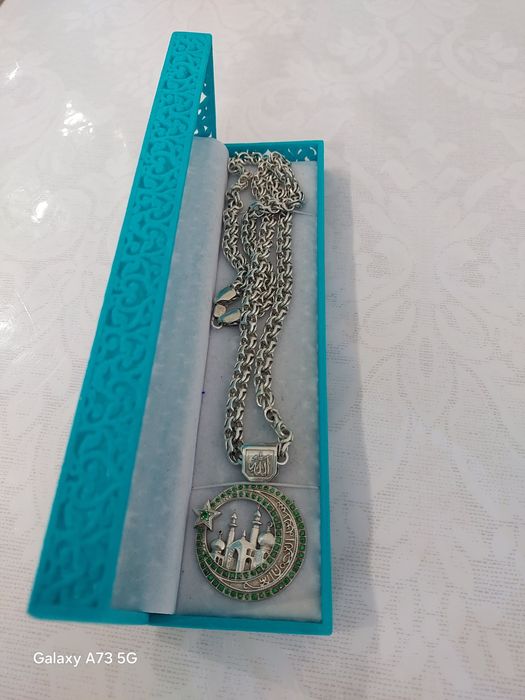 Продам цепочку с подвеской и часы серебро  925 пробы