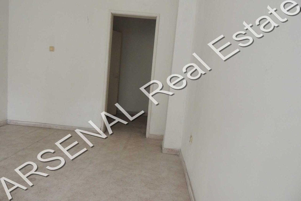 Дава се под наем Магазин в София, Зона Б-5 - 32 кв.м за 450 € - Снимка #1