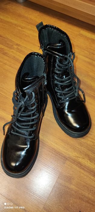 Reducere fulger! Ghete superbe, 35