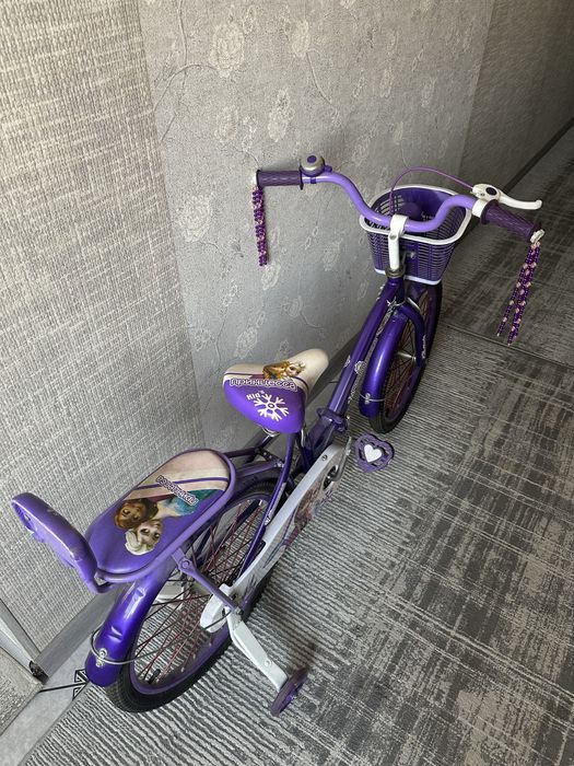 Детский велосипед, 14–16", с корзинкой и боковыми колёсами