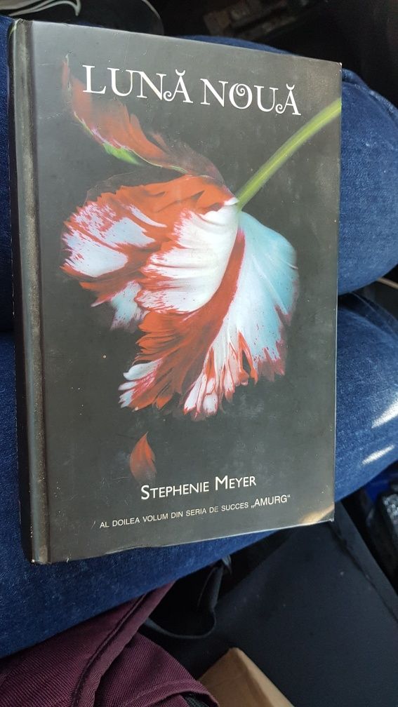 Lună nouă - stephenie meyer cartonată