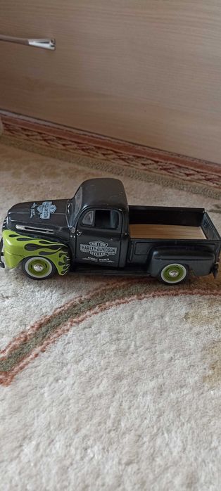 Камион и мотори Харли Дейвидсън