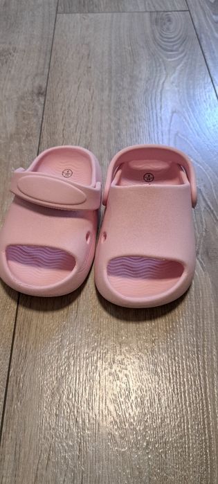 Vand slapi fetite , se fac si sandalute