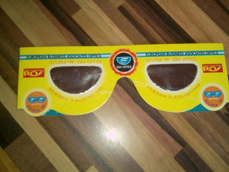Vând bancnota de 2000 lei și ochelari Eclipsa de Soare Romania 1999