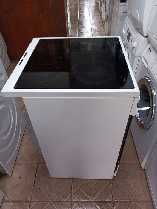 Свободно стояща печка с керамичен плот Elektrolux с 2 години гаранция!