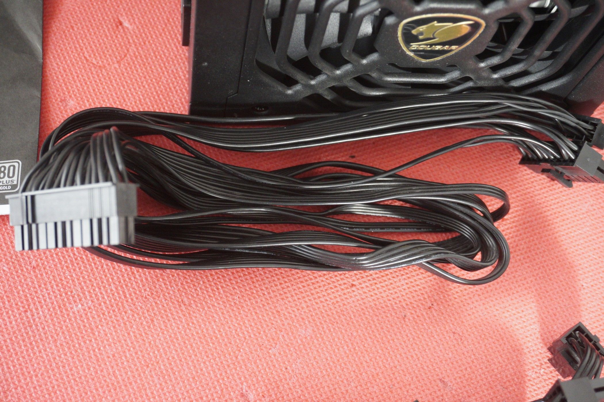 Захранване (PSU) COUGAR GEX 1050W 80+ Gold / 8 год. гаранция! 1000w