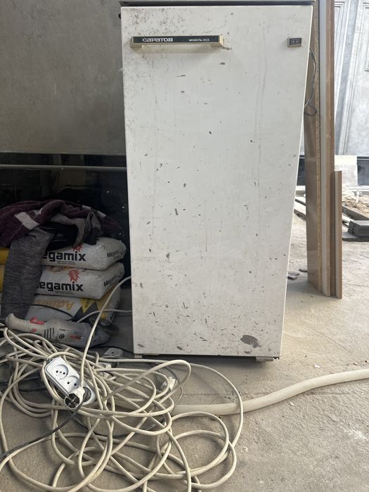 Продается Холодильник сатрый , работаеть отлично .Саратов модель-