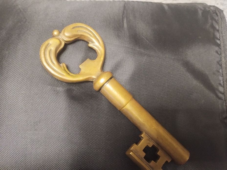 Tirbușon vintage din bronz