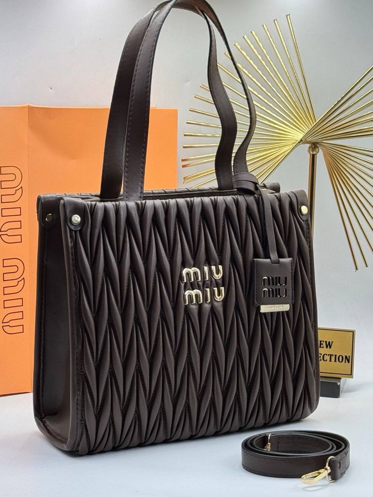 Geanta Miu Miu noua !!! Dimensiuni 30/27 !!!