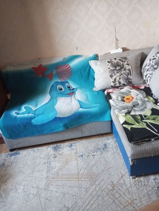 Угловой диван-кровать б/у