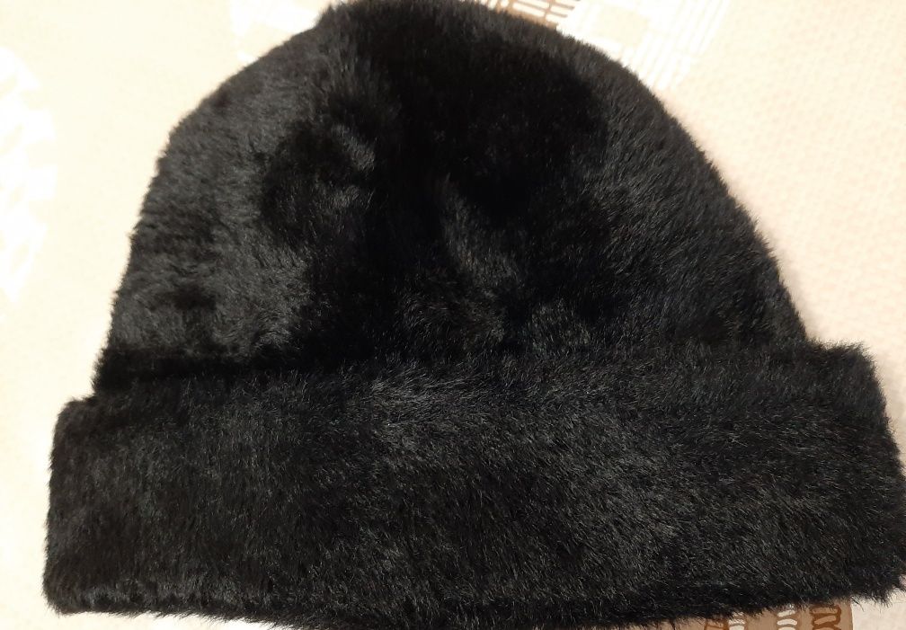 Продам женскую шапочку