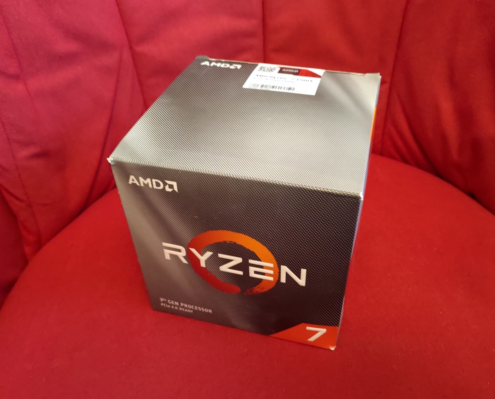 НОВ процесор AMD Ryzen 7 3700X (8C/16T за AM4, вариант без охладител)