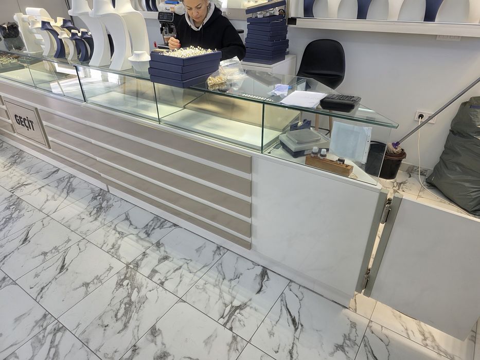 Оборудване за златарски и бижутрски магазин