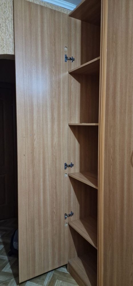 Продам шкаф в прихожую