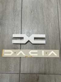 Scris spate si Noul Logo față Dacia