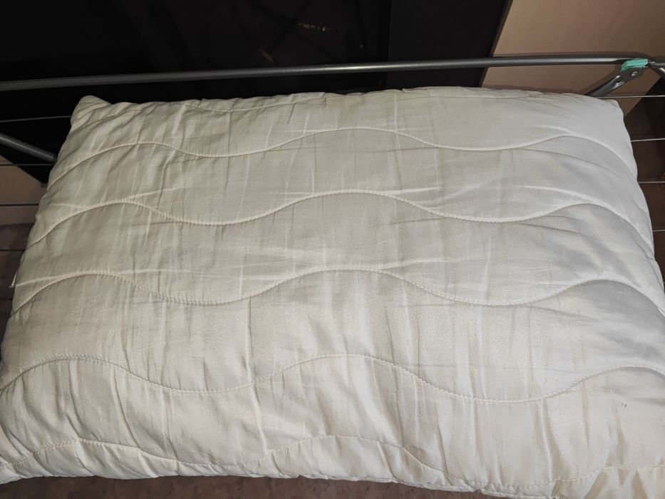 Подушка б/у 50 на 70