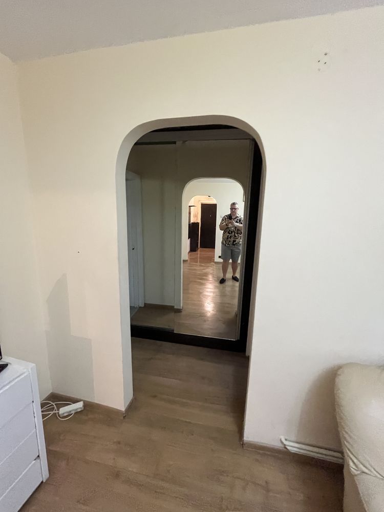 Apartament doua camere Calea Bucuresti, et.1 semidecomandat