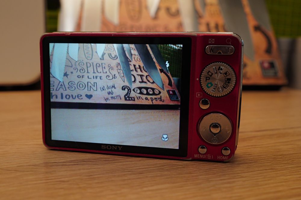 Aparat foto Sony Cybershot Pink 12Mp lentile Zeiss digital W230