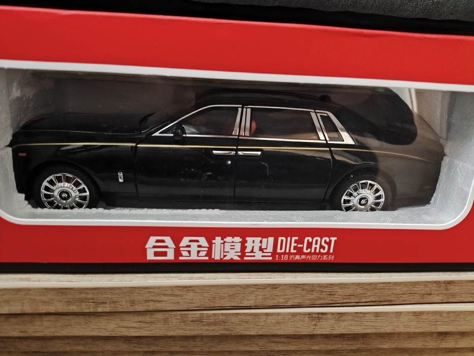 Vand macheta Rolls Royce cu sunet si lumini scara 1/18