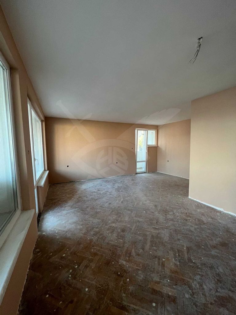 Продава се Многостаен апартамент в Варна, Бриз - 196 кв.м за 1531 €/кв.м - Снимка #2