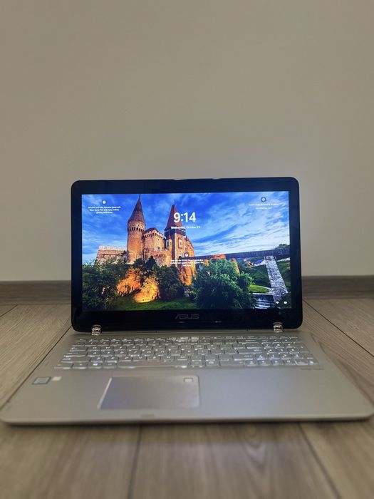 Laptop ASUS 2 in 1 (cu touchscreen)