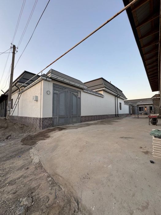 2.3 сотохли котта участка сотилади. Учкахрамон постидан 4 км.