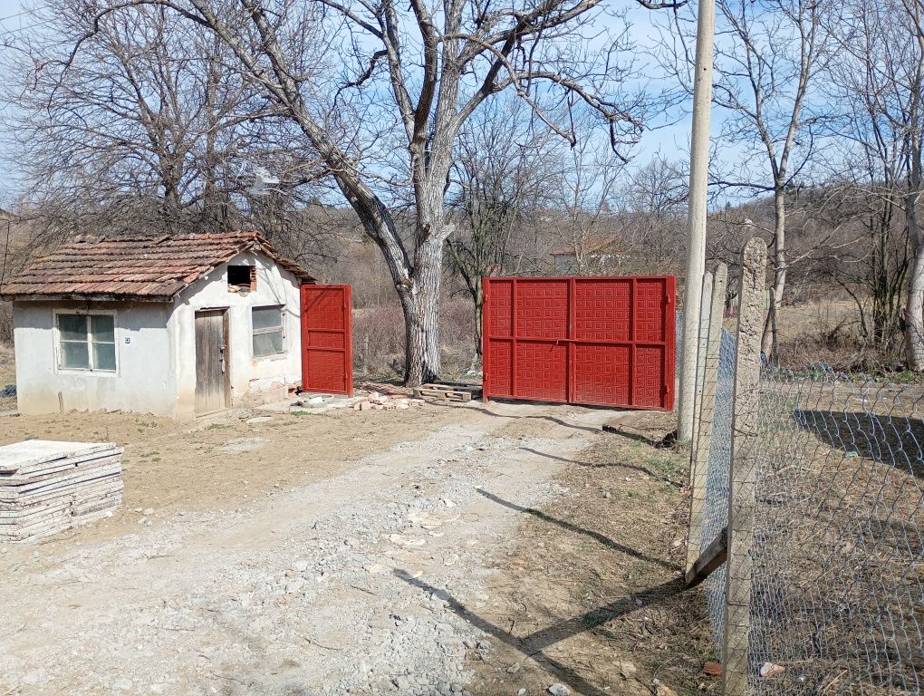 Вила във вилна зона
