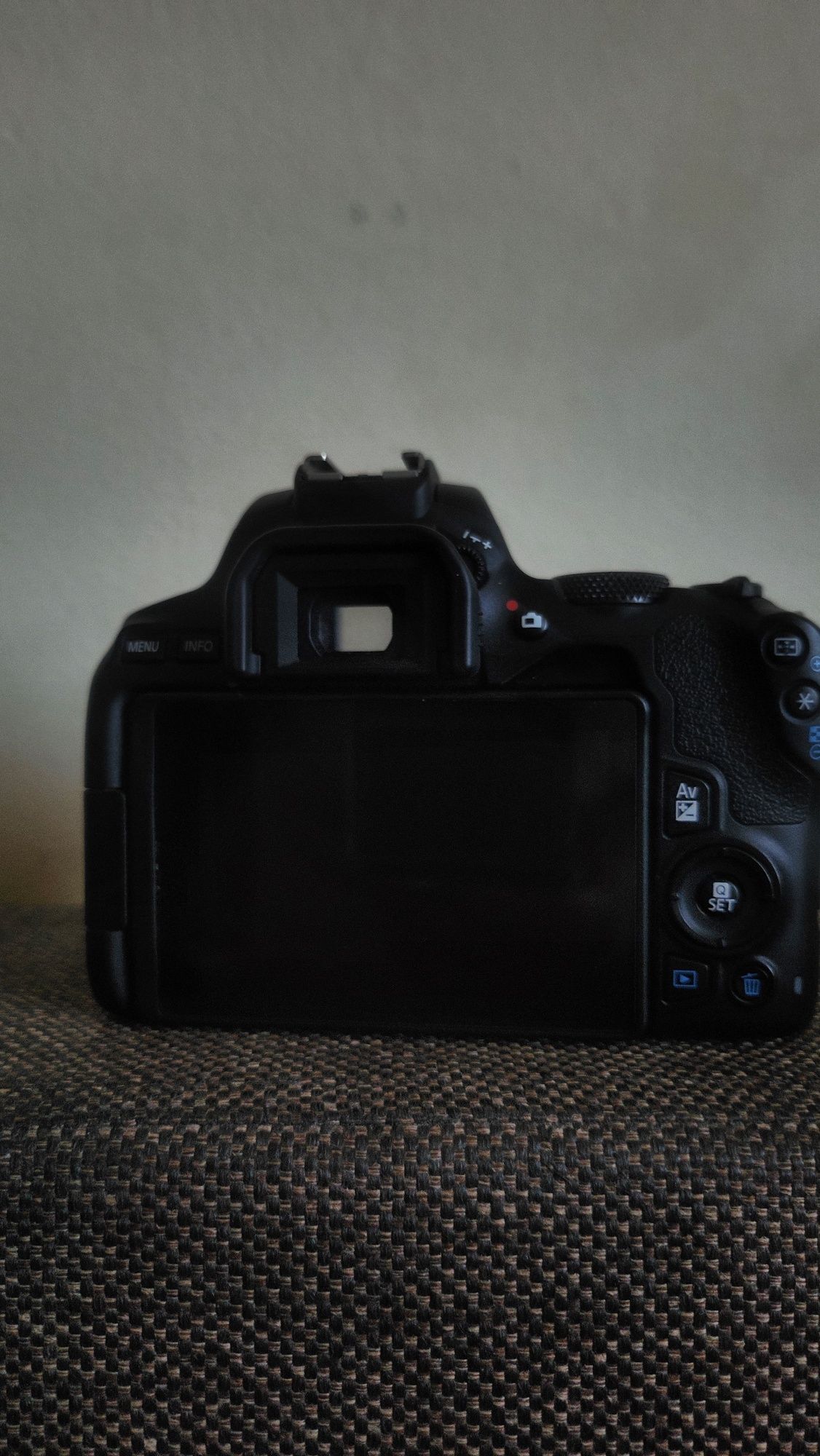 DSLR Canon 250D + obiectiv portret 1.8 50mm