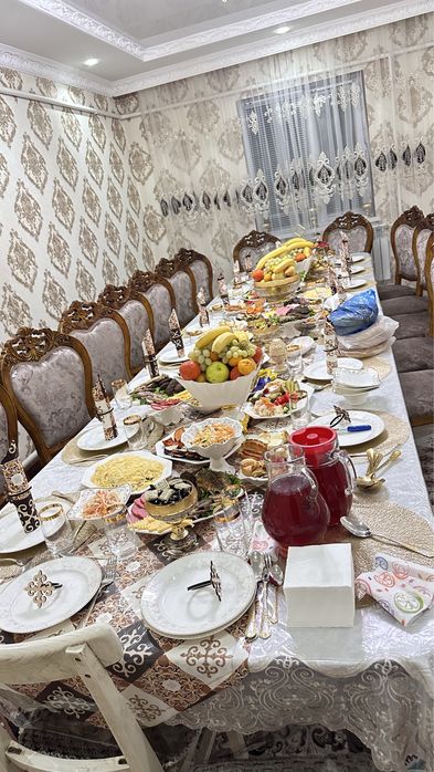 Стол 4,5 метр, стулья 14 шт в отличном состоянии