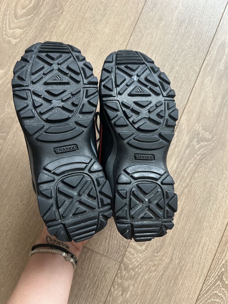 Детски непромокаеми ботуши Adidas Terrex 30