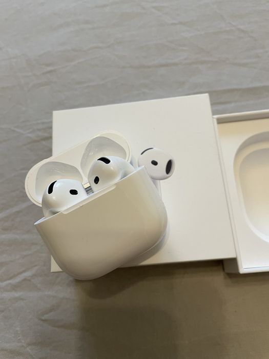 AirPods 4 originale din Altex