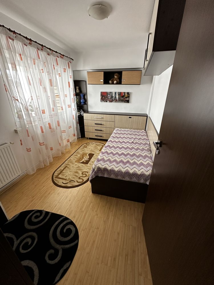 Vand Apartament 4 camere Lapus