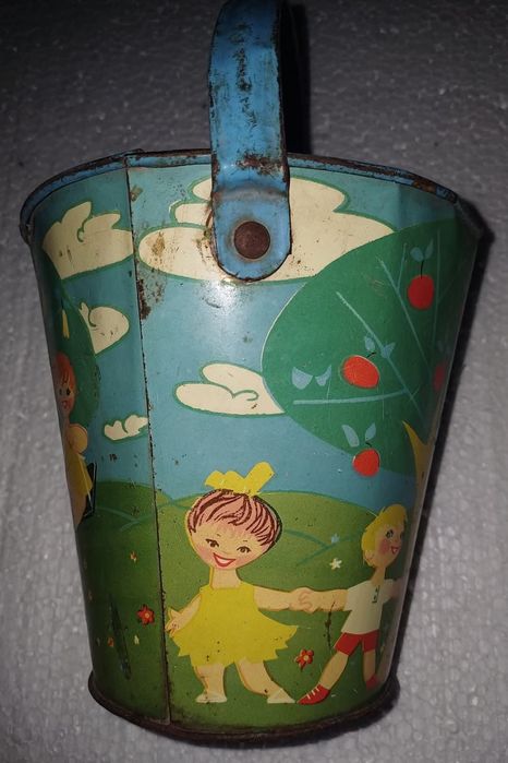 Galetusa veche tabla pentru copii joaca la nisip / Romania comunism