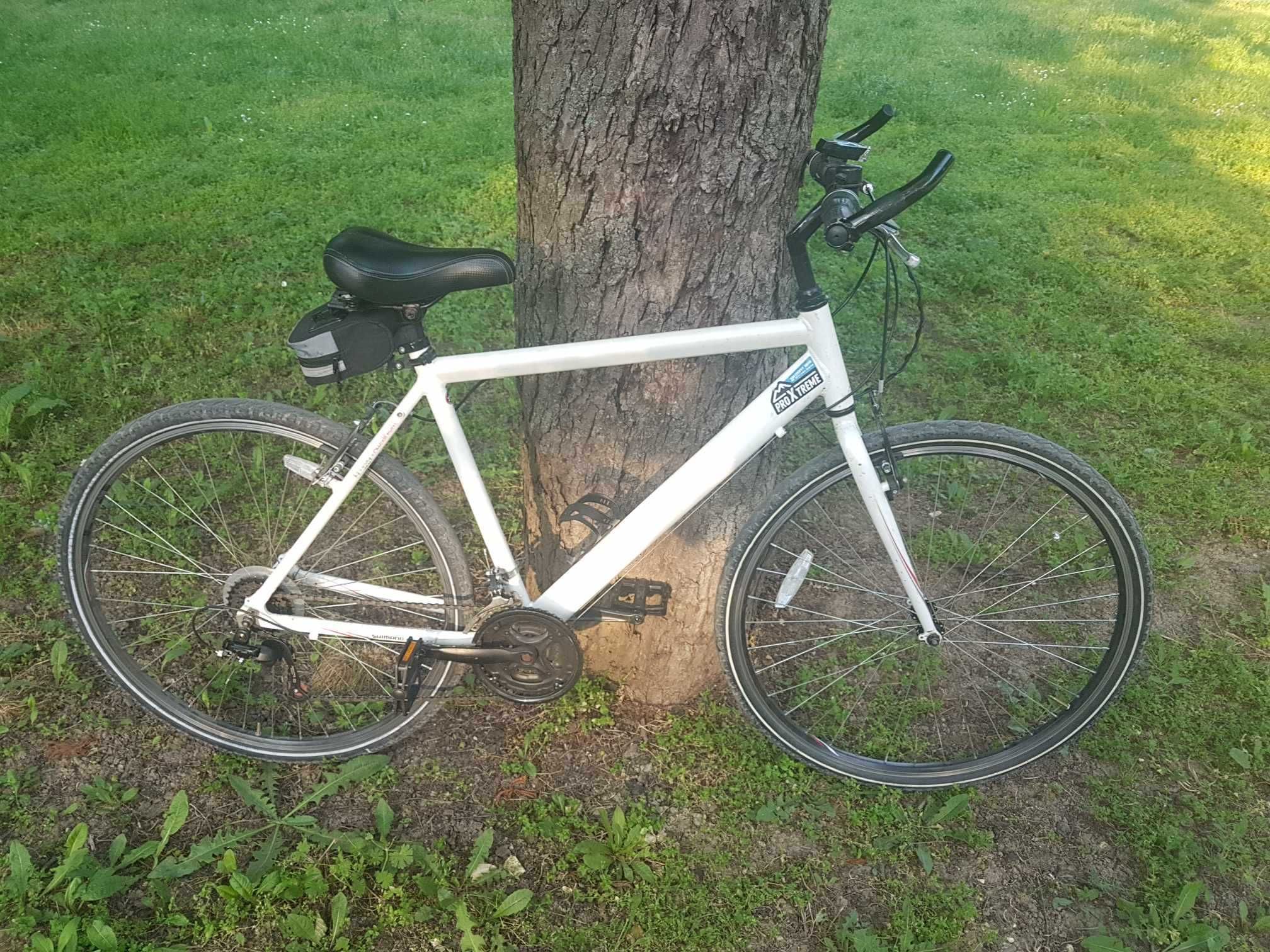 Велосипед, бял, алуминиева рамка, 28'