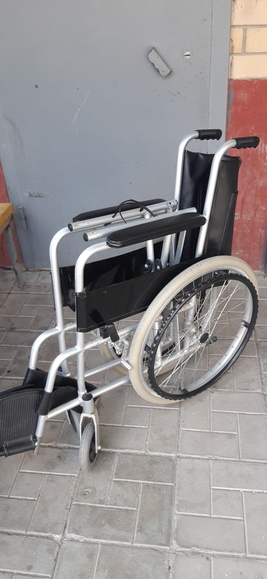 Продам инвалидную коляску